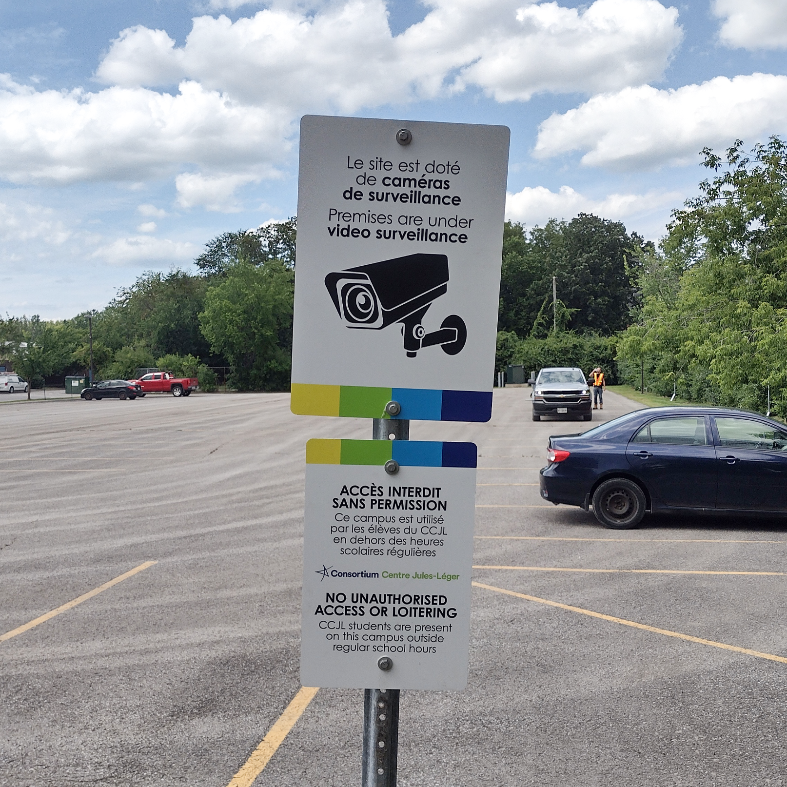 Consortium Centre Jules-Léger parking signs | Signage